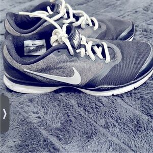 Nike Women’s Training Black and White Elite Shoes - Size 6.5 EUC